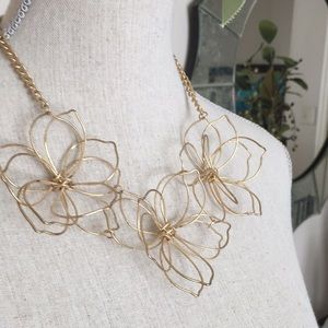 Statement Piece necklace gold tones
